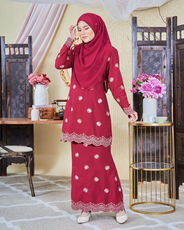 Baju Kurung Moden Sulam Songket Dayang Adelia - Maroon - Image 4