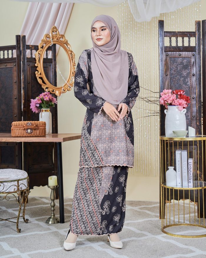 Baju Kurung Moden Batik Sultanah 9.0 - Jiwa Ash Black - Image 3