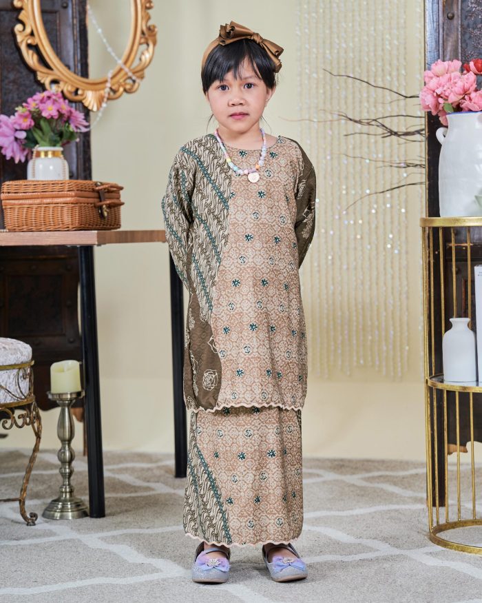 Baju Kurung Moden Batik Sultanah 9.0 - Jiwa Dark Olive - Image 4