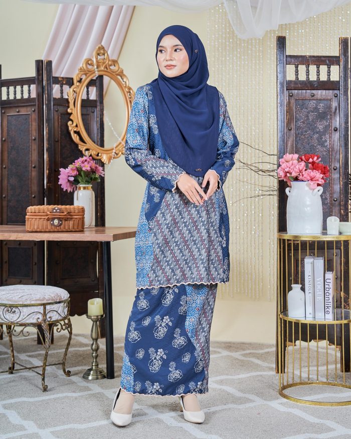 Baju Kurung Moden Batik Sultanah 9.0 - Jiwa Denim Blue - Image 3