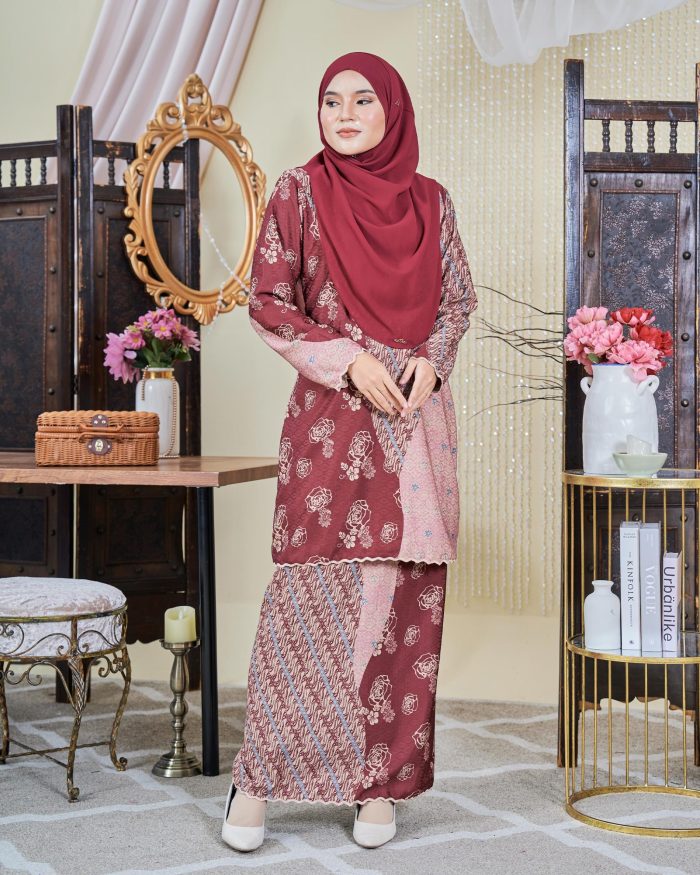 Baju Kurung Moden Batik Sultanah 9.0 - Jiwa Rose Maroon - Image 3