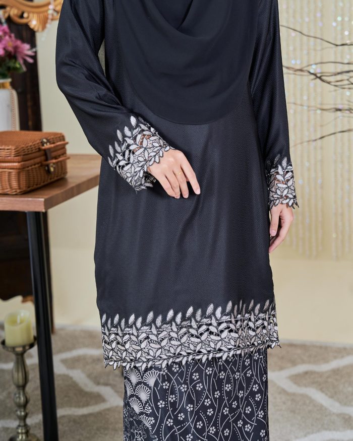 Baju Kurung Moden Batik Sulam Sultanah 10.0 - Adira Black - Image 2