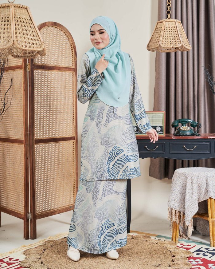 Baju Kurung Moden Batik Sultanah 9.0 - Makmur Creamy Vanilla - Image 2