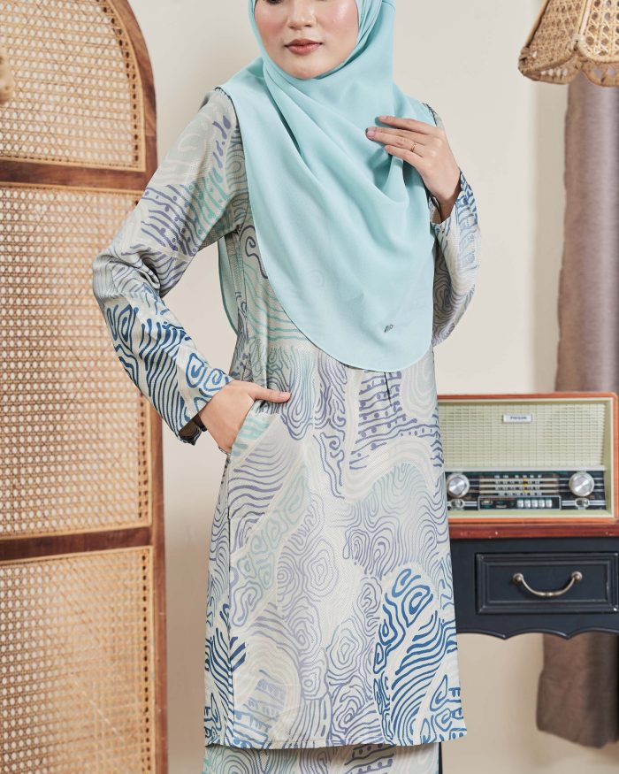 Baju Kurung Moden Batik Sultanah 9.0 - Makmur Creamy Vanilla - Image 3