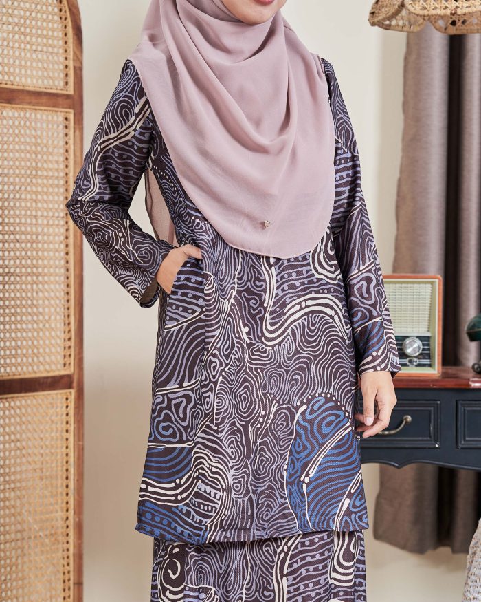 Baju Kurung Moden Batik Sultanah 9.0 - Makmur Dark Brown - Image 3