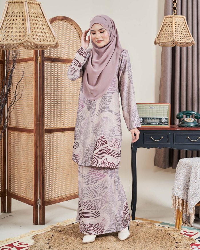 Baju Kurung Moden Batik Sultanah 9.0 - Makmur Khaki Rose - Image 2