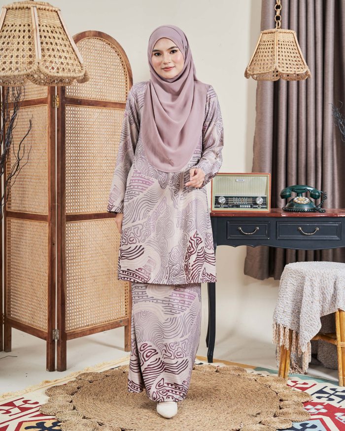 Baju Kurung Moden Batik Sultanah 9.0 - Makmur Khaki Rose - Image 3
