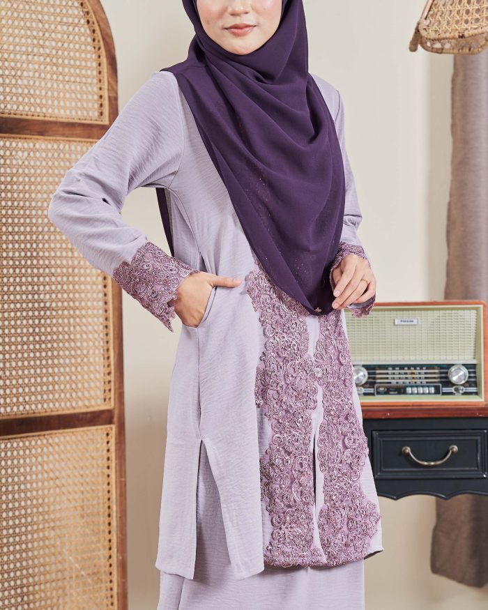 Baju Kebarung Sultanah - Nilamsari Dusty Lilac - Image 3