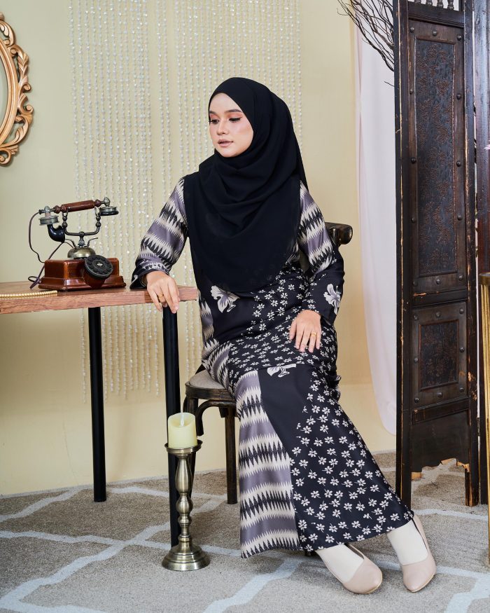 Baju Kurung Moden Batik Sultanah 9.0 - Rayana Ash Black - Image 4