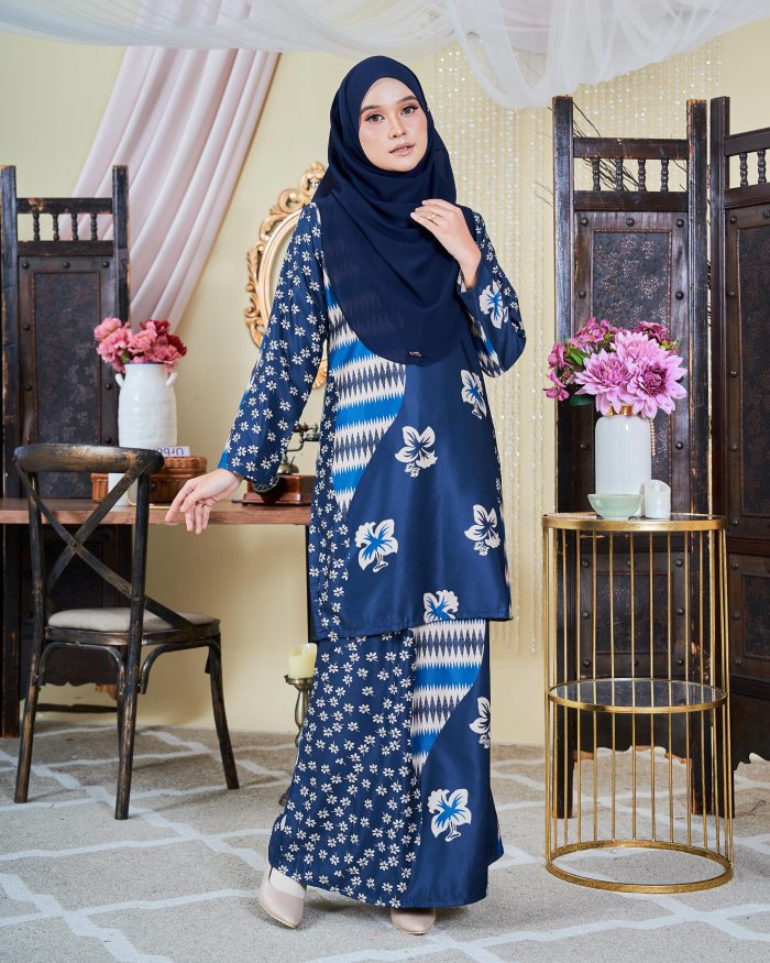 Baju Kurung Moden Batik Sultanah 9.0 - Rayana Dark Blue - Image 2