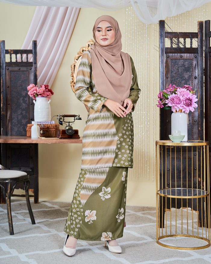 Baju Kurung Moden Batik Sultanah 9.0 - Rayana Moss Olive - Image 2