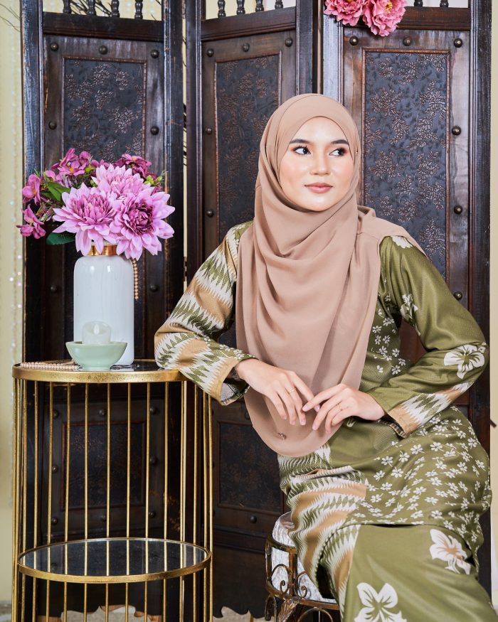 Baju Kurung Moden Batik Sultanah 9.0 - Rayana Moss Olive - Image 3