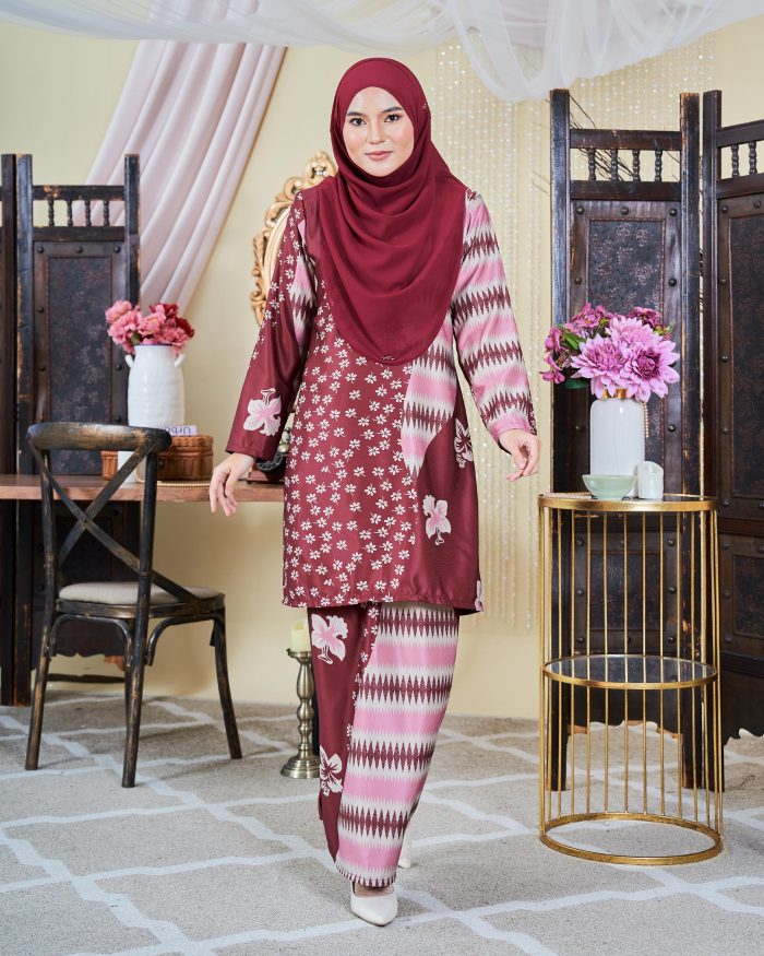 Baju Kurung Moden Batik Sultanah 9.0 - Rayana Silk Maroon - Image 3