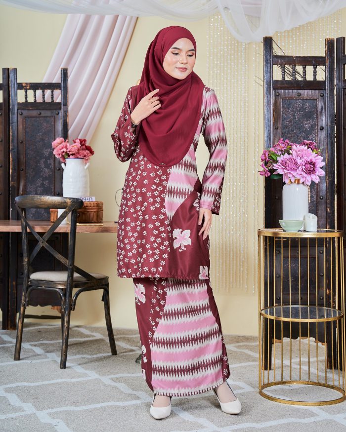 Baju Kurung Moden Batik Sultanah 9.0 - Rayana Silk Maroon - Image 2