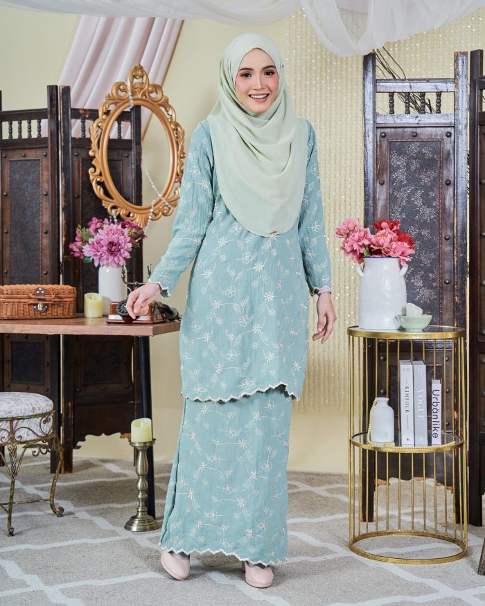 Baju Kurung Moden Sulam Sultanah - Seri Aqua Green - Image 3