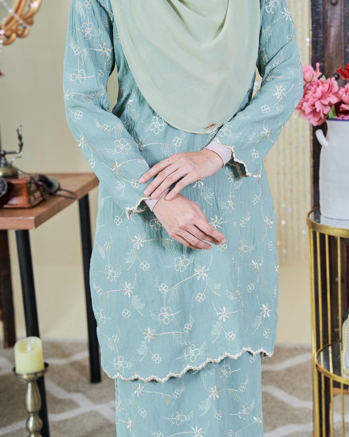 Baju Kurung Moden Sulam Sultanah - Seri Aqua Green - Image 2