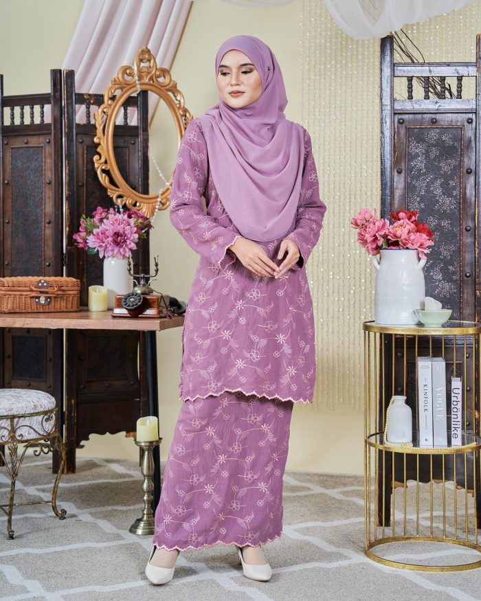 Baju Kurung Moden Sulam Sultanah - Seri Dusty Purple - Image 3