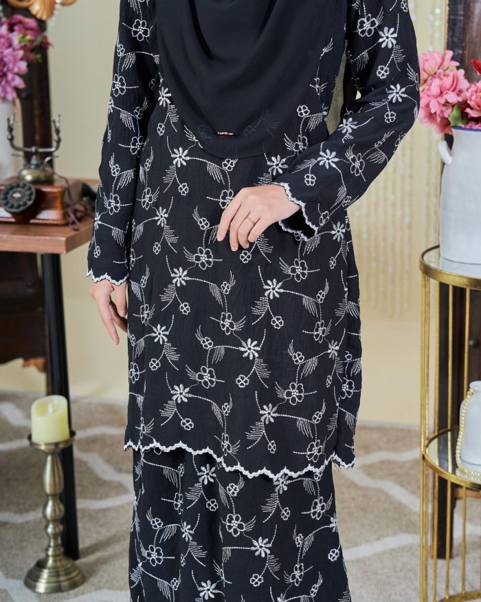 Baju Kurung Moden Sulam Sultanah - Seri Jade Black - Image 2