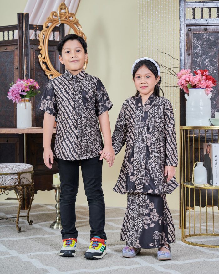 Baju Kebarung Moden Batik Sultanah Kids 9.0 - Setiawan Black - Image 3