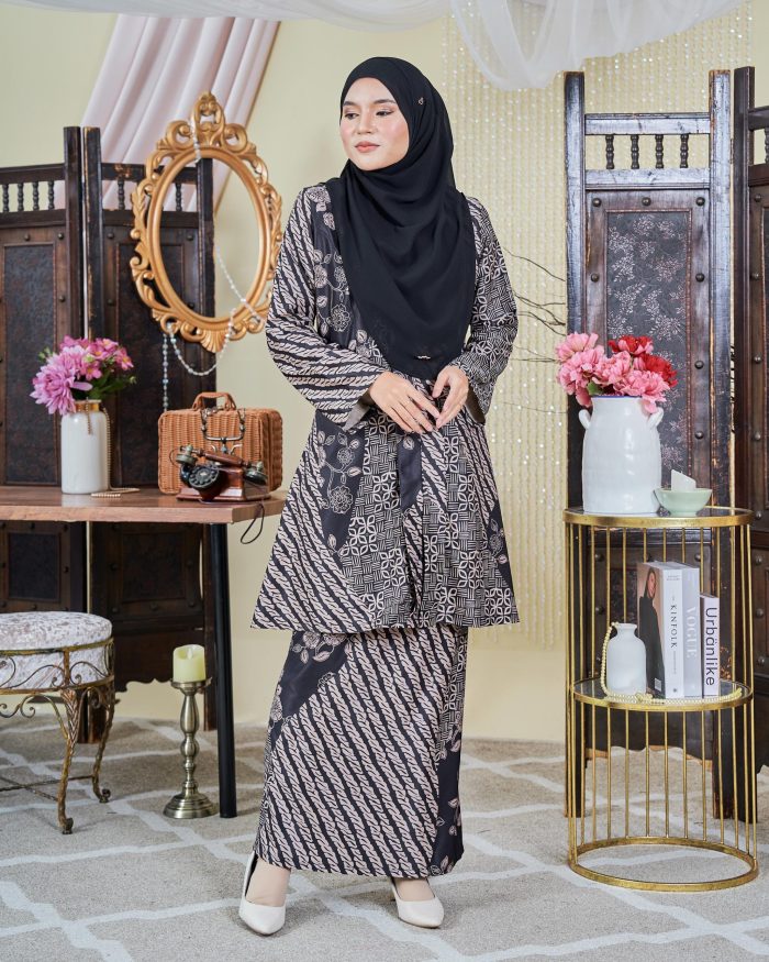 Baju Kebarung Moden Batik Sultanah 9.0 - Setiawan Black - Image 3