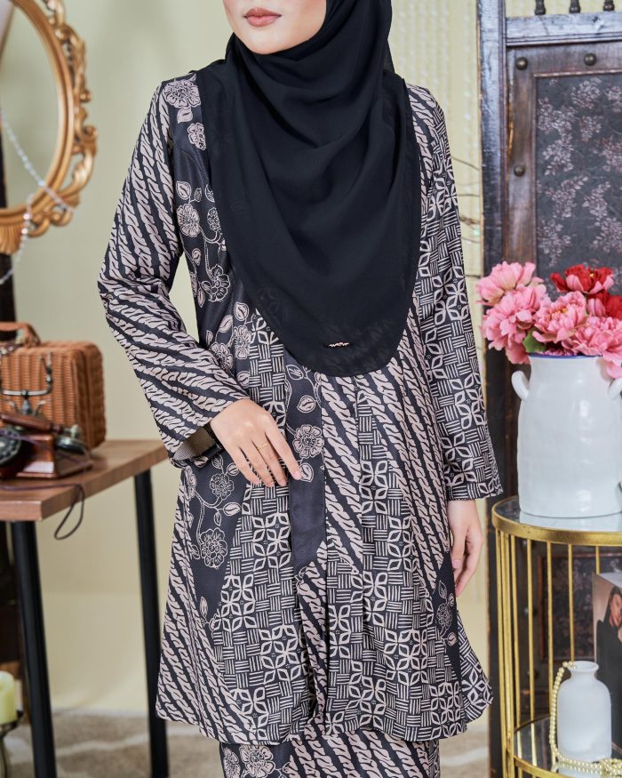 Baju Kebarung Moden Batik Sultanah 9.0 - Setiawan Black - Image 2