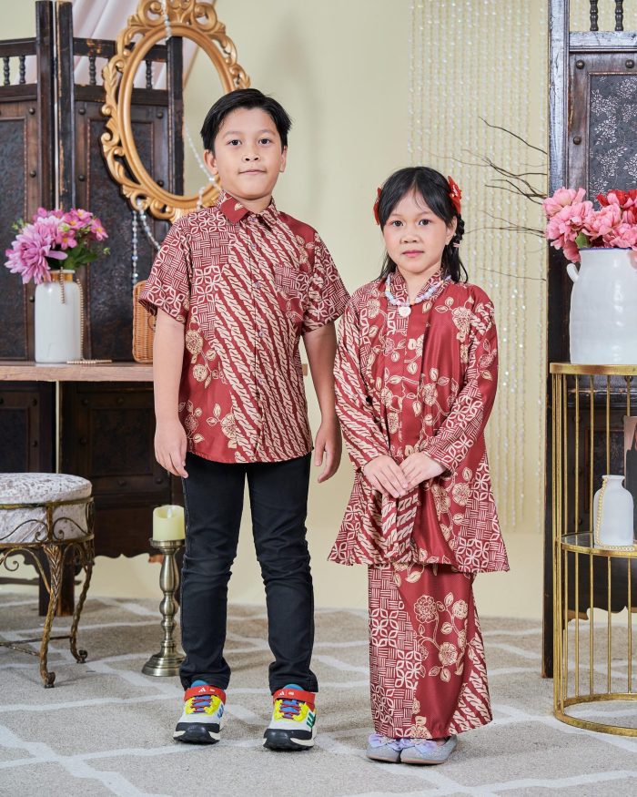 Baju Kebarung Moden Batik Sultanah Kids 9.0 - Setiawan Brick Red - Image 3