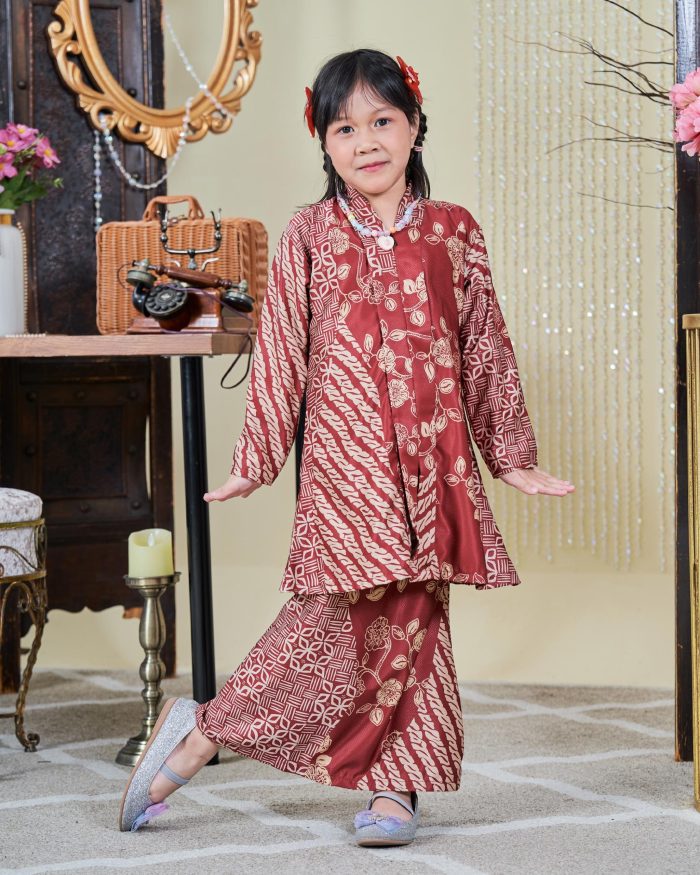 Baju Kebarung Moden Batik Sultanah Kids 9.0 - Setiawan Brick Red - Image 2