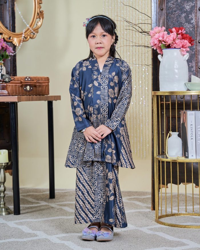 Baju Kebarung Moden Batik Sultanah Kids 9.0 - Setiawan Navy Blue