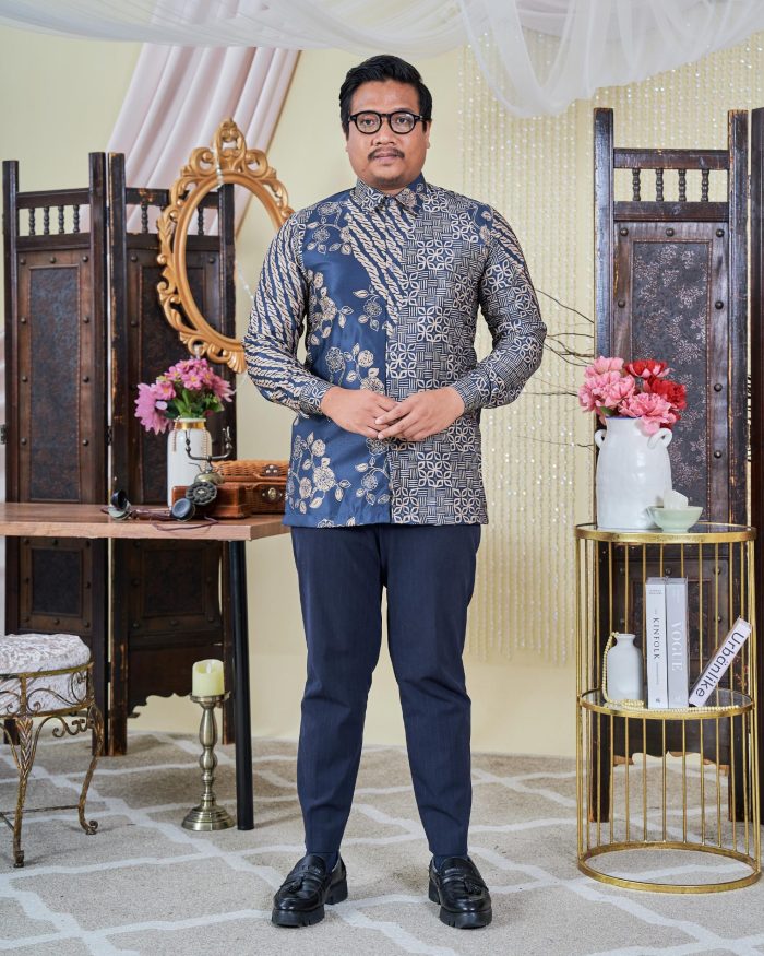 Kemeja Batik Sultan 9.0 - Setiawan Navy Blue