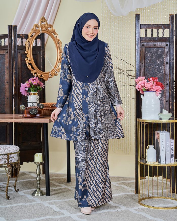 Baju Kebarung Moden Batik Sultanah 9.0 - Setiawan Navy Blue - Image 2