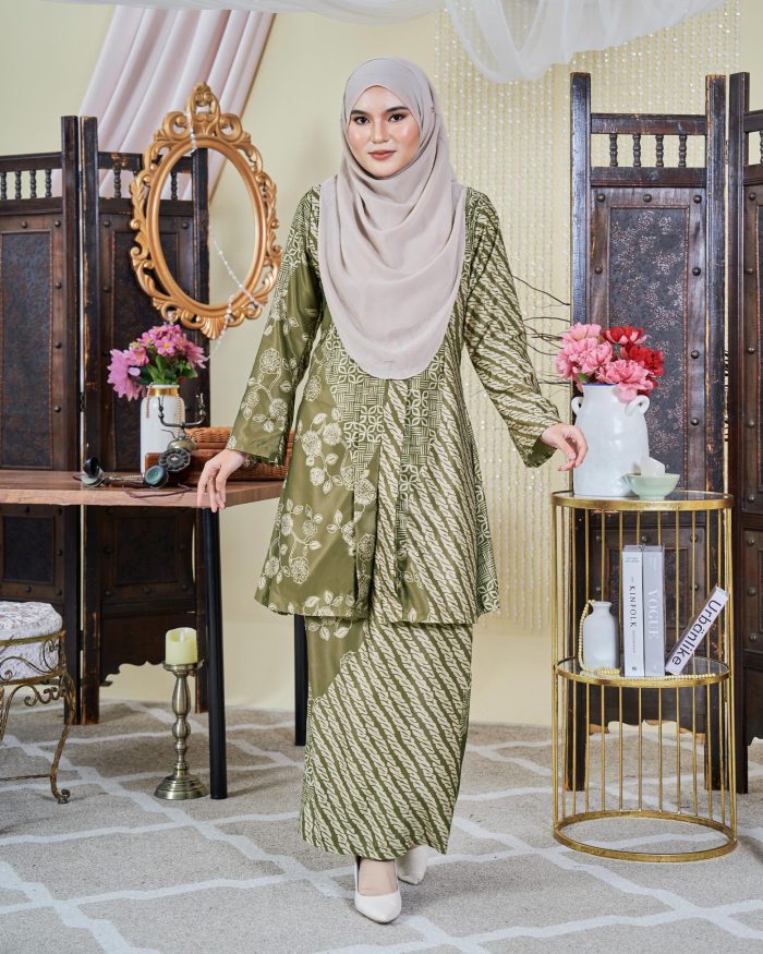 Baju Kebarung Moden Batik Sultanah 9.0 - Setiawan Olive Green - Image 2