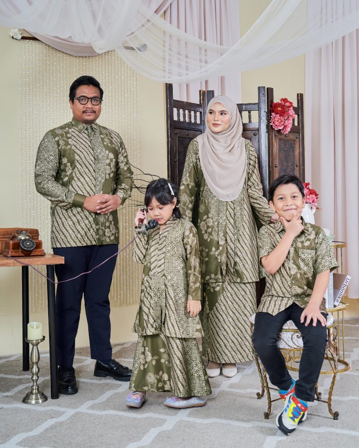 Baju Kebarung Moden Batik Sultanah Kids 9.0 - Setiawan Olive Green - Image 4