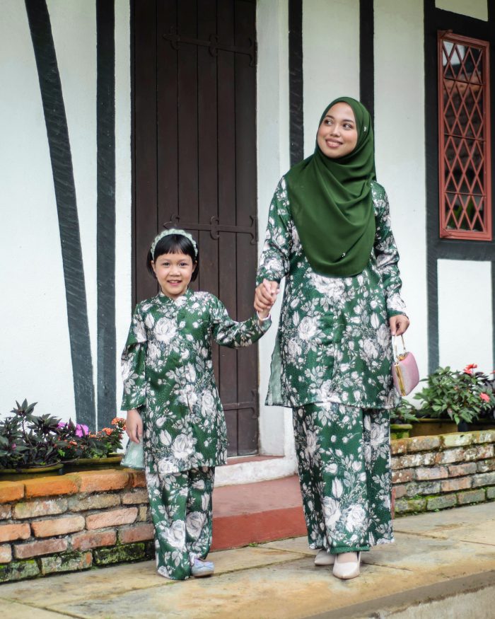 Baju Kebarung Moden Shafaa - Emerald Green - Image 6