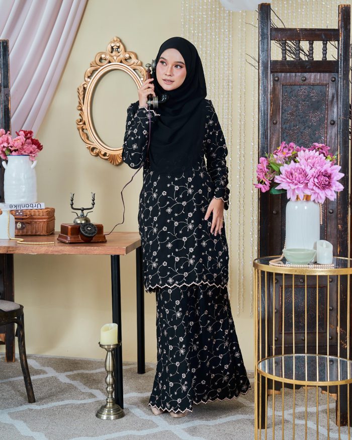 Baju Kurung Moden Sulam Sultanah - Suri Black - Image 4