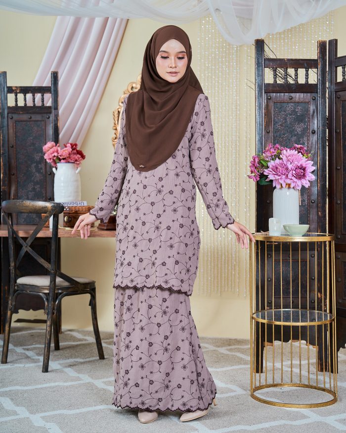 Baju Kurung Moden Sulam Sultanah - Suri Grape Purple - Image 3