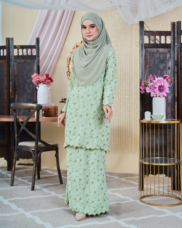 Baju Kurung Moden Sulam Sultanah - Suri Mint - Image 2