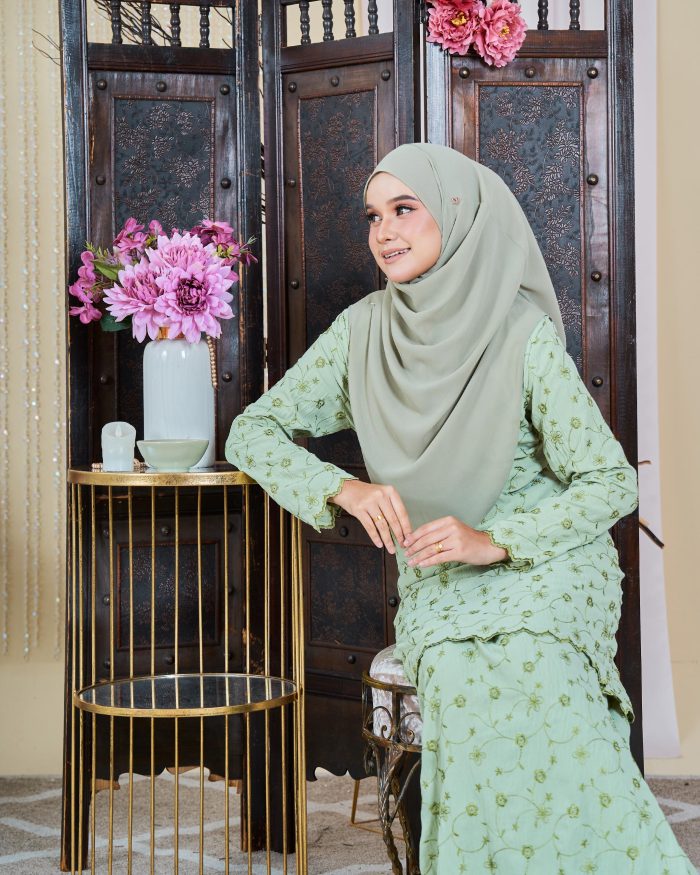 Baju Kurung Moden Sulam Sultanah - Suri Mint - Image 3