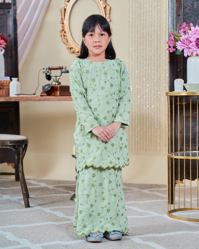 Baju Kurung Moden Sulam Sultanah Kids - Suri Mint - Image 3