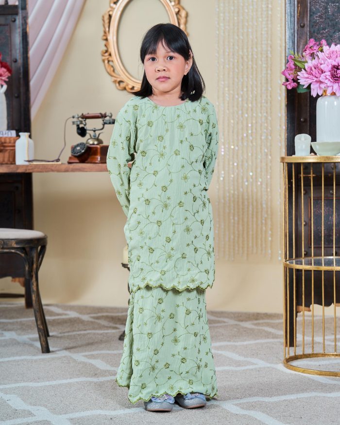 Baju Kurung Moden Sulam Sultanah Kids - Suri Mint - Image 2