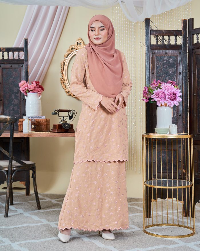 Baju Kurung Moden Sulam Sultanah - Suri Peachy Nude - Image 2