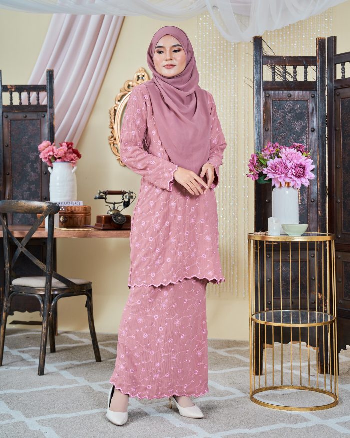 Baju Kurung Moden Sulam Sultanah - Suri Sweet Pink