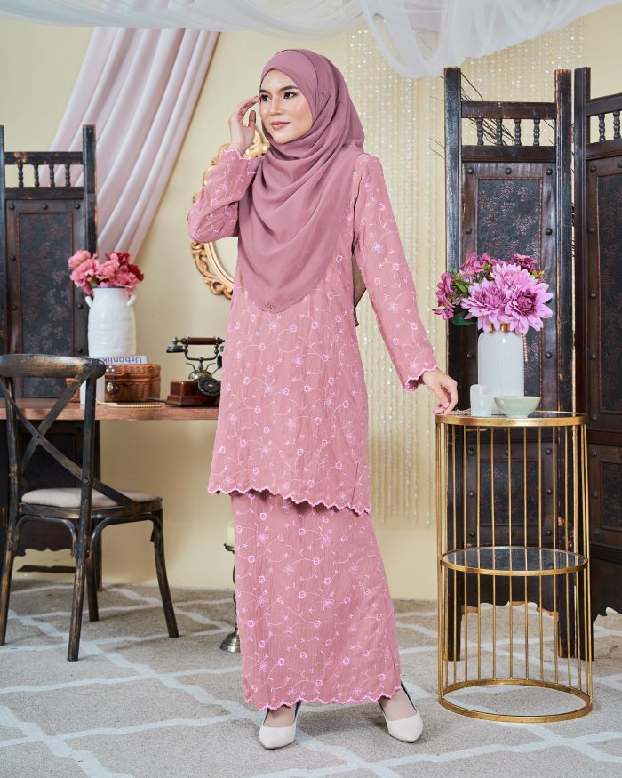 Baju Kurung Moden Sulam Sultanah - Suri Sweet Pink - Image 2