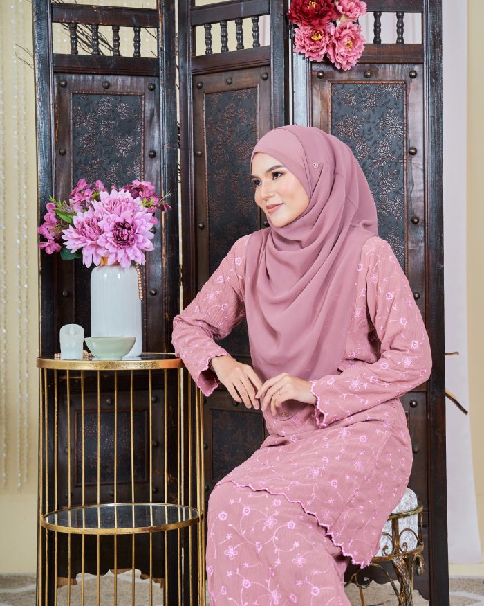 Baju Kurung Moden Sulam Sultanah - Suri Sweet Pink - Image 7