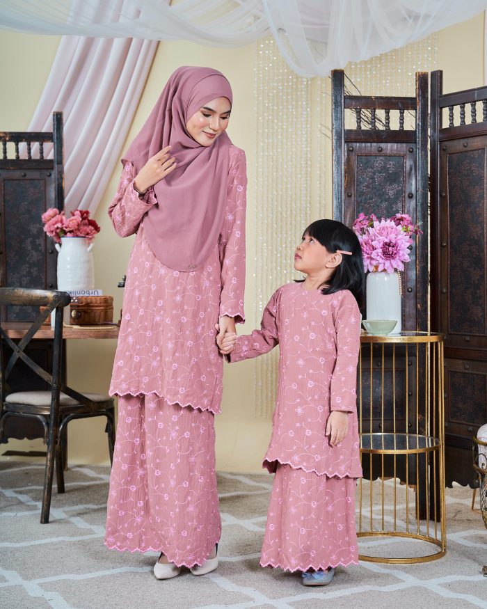 Baju Kurung Moden Sulam Sultanah - Suri Sweet Pink - Image 5