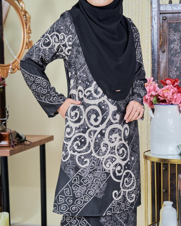 Baju Kurung Moden Batik Sultanah 9.0 - Takzim Ash Grey - Image 2