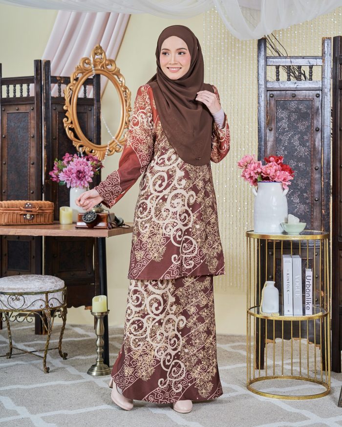 Baju Kurung Moden Batik Sultanah 9.0 - Takzim Burnt Red - Image 3