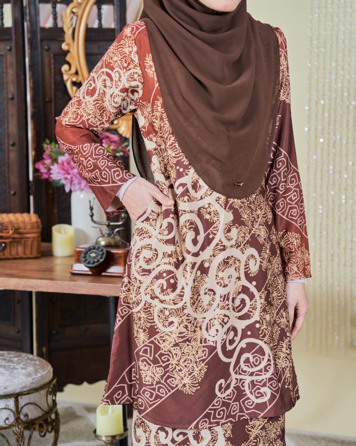 Baju Kurung Moden Batik Sultanah 9.0 - Takzim Burnt Red - Image 2