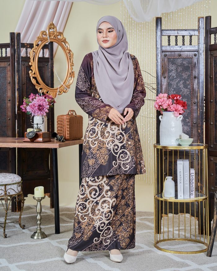 Baju Kurung Moden Batik Sultanah 9.0 - Takzim Coffee Brown - Image 3