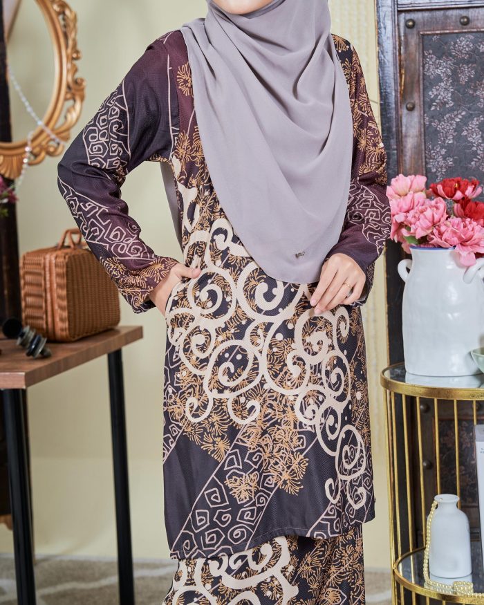 Baju Kurung Moden Batik Sultanah 9.0 - Takzim Coffee Brown - Image 2