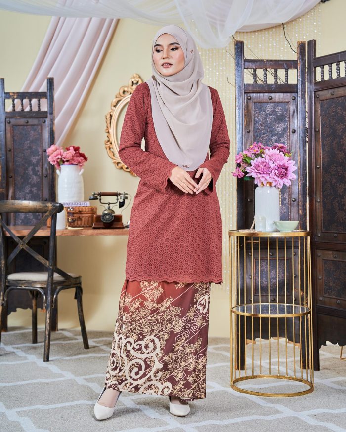 Baju Kebarung Moden Batik Lace Sultanah - Takzim Dark Coral - Image 3